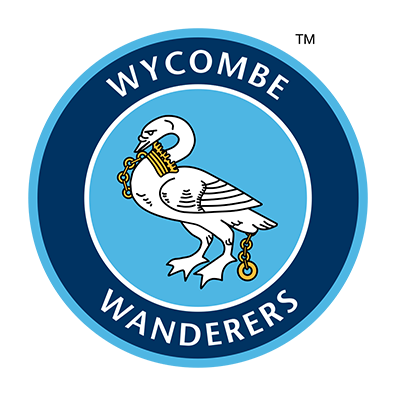 Bavoirs et accessoires pour bébé aux couleurs du Wycombe Wanderers Football Club. Disponible sur bebe-prenom.com.